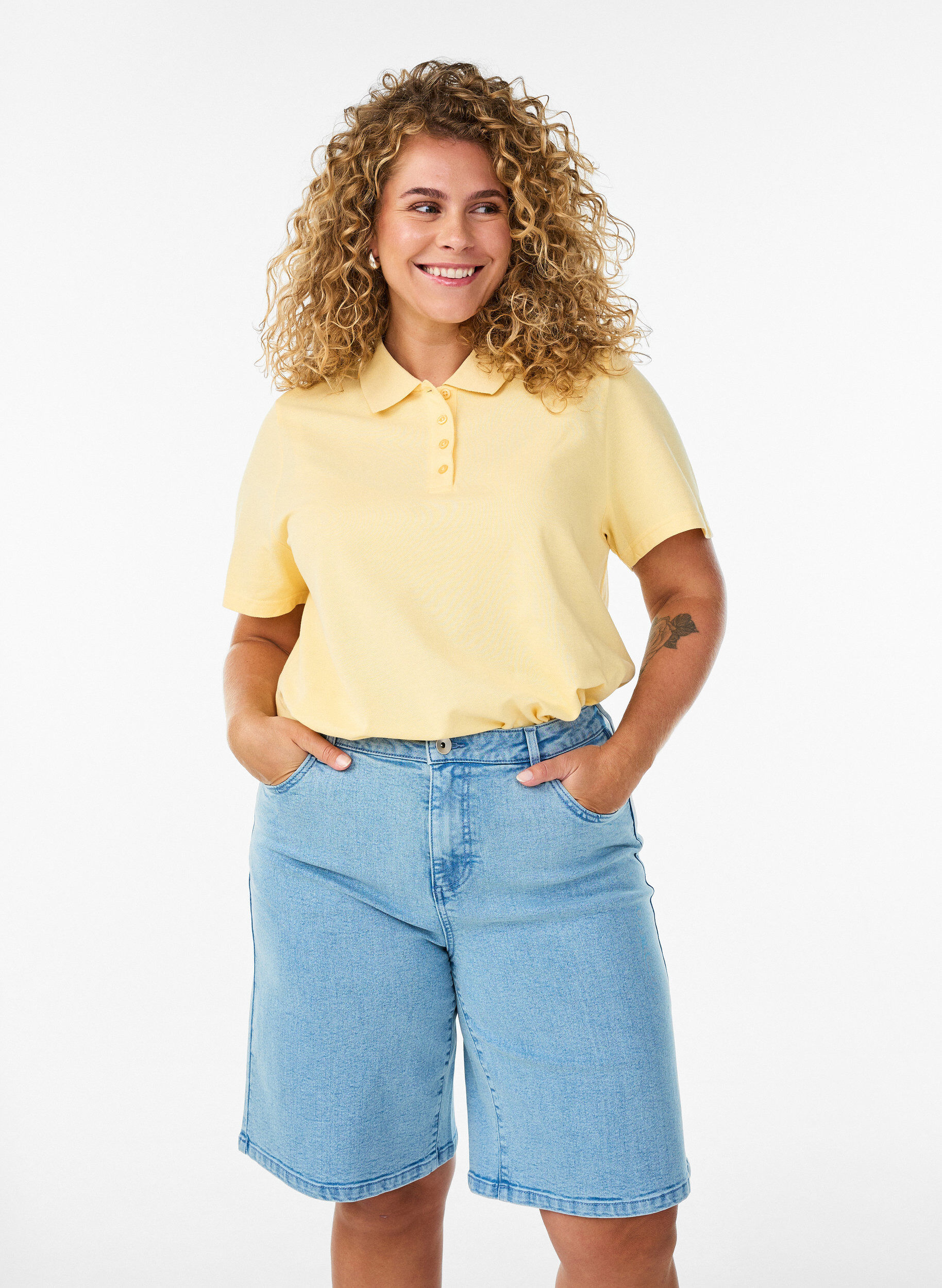 Zizzi L&oslash;se denimshorts med h&oslash;y midje, Bl&aring;, Model image number 0