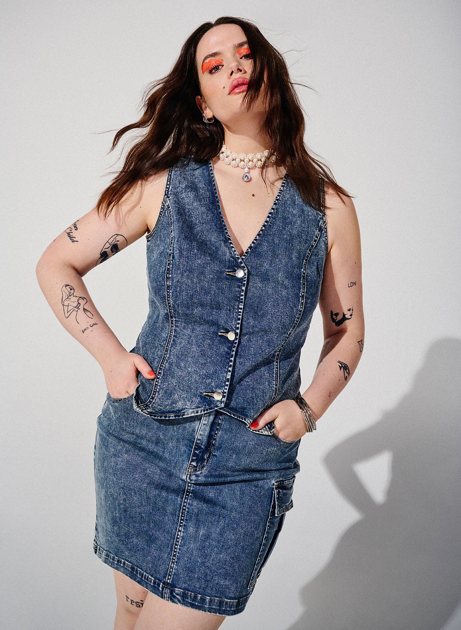 Zizzi Ettersittende denimskj&oslash;rt med cargo-lomme, Blue Denim, Image image number 0