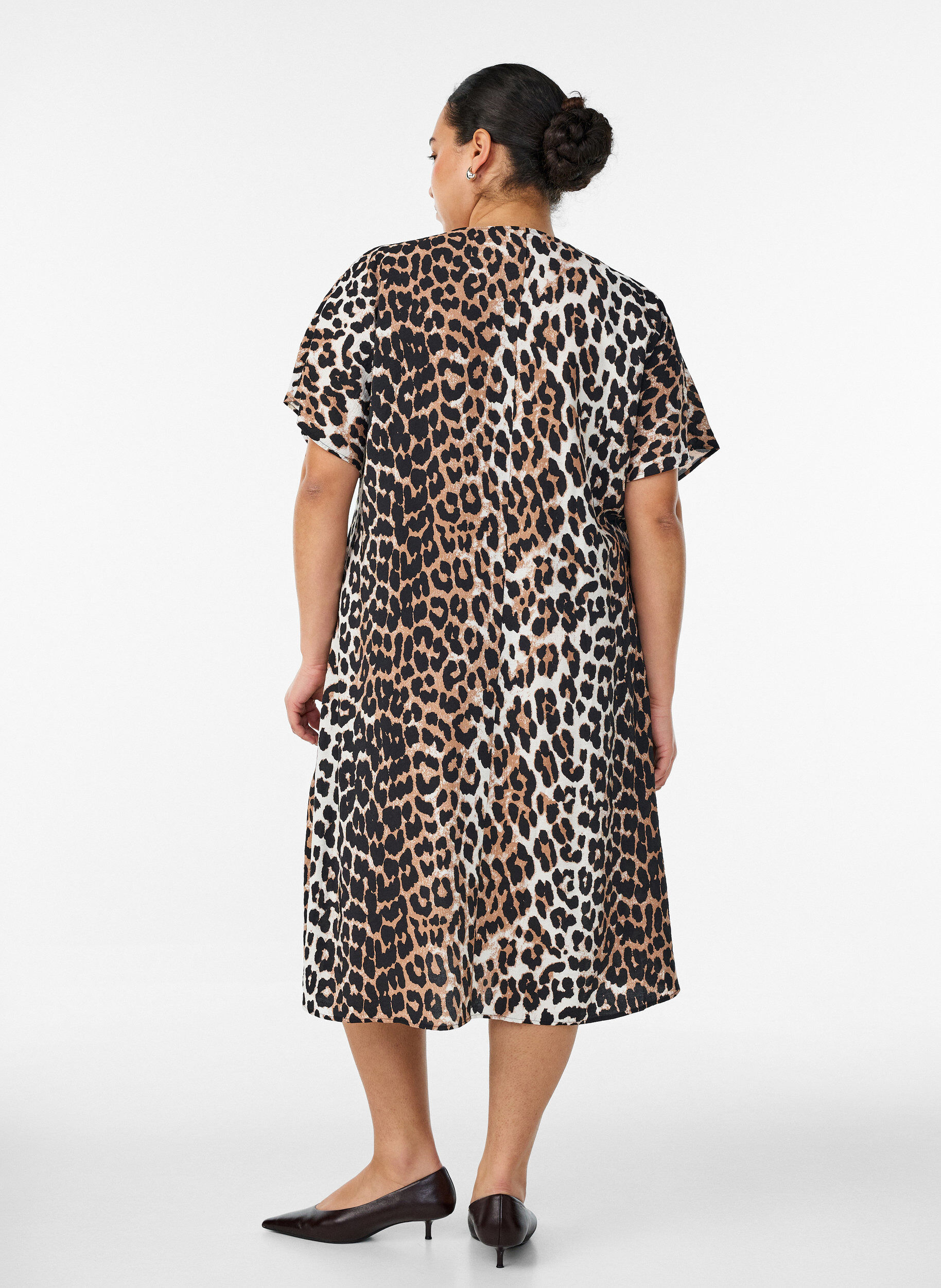 ZizziKjole med V-hals i viskose, Brun, Model image number 1