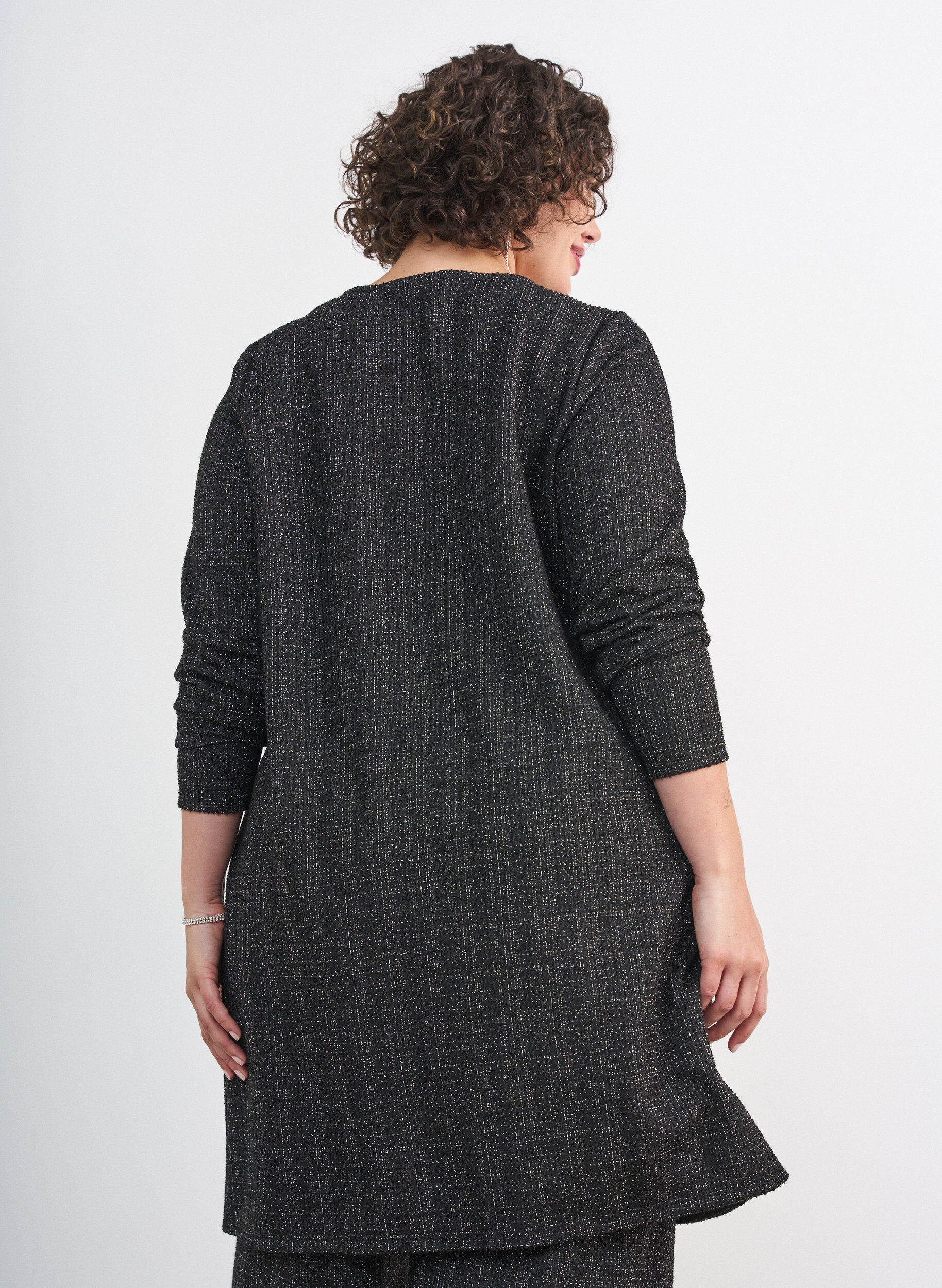 ZizziKort kjole med boucl&eacute; tekstur og glittertr&aring;der, Svart, Model image number 2