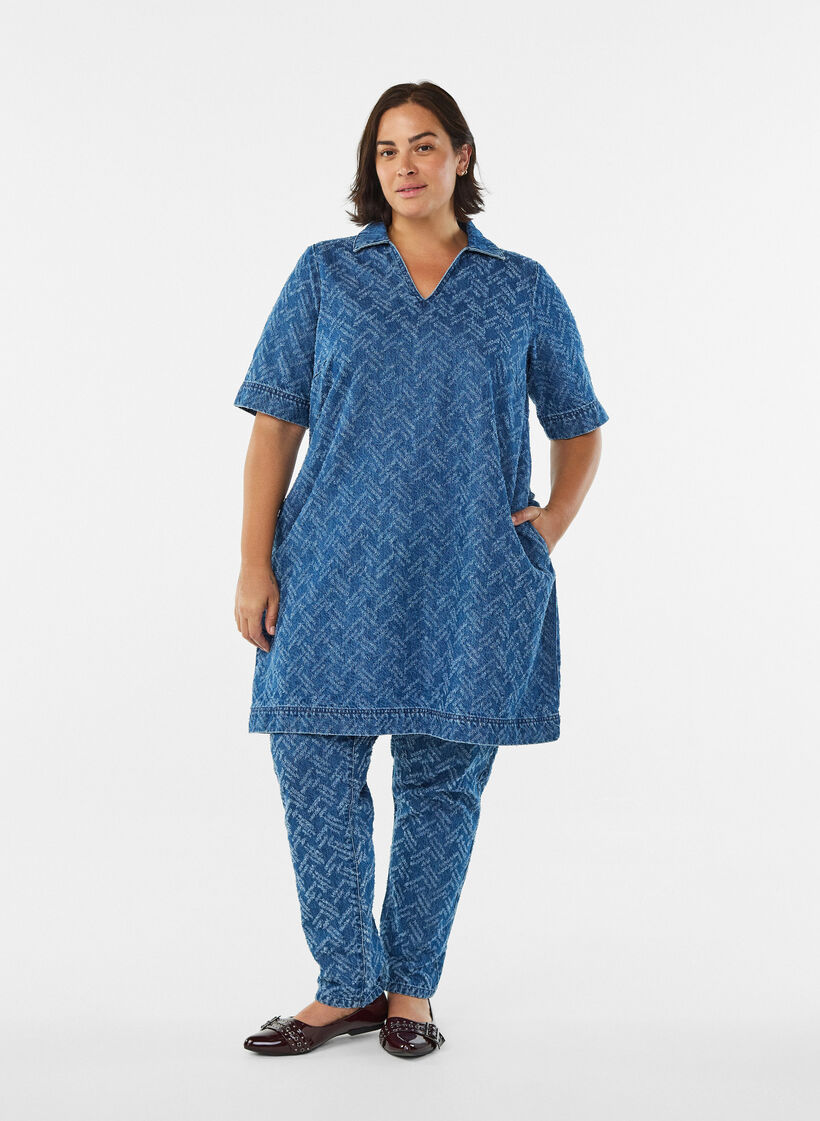 Kort denimkjole med teksturert mønster, Blue Denim ZigZag, Model
