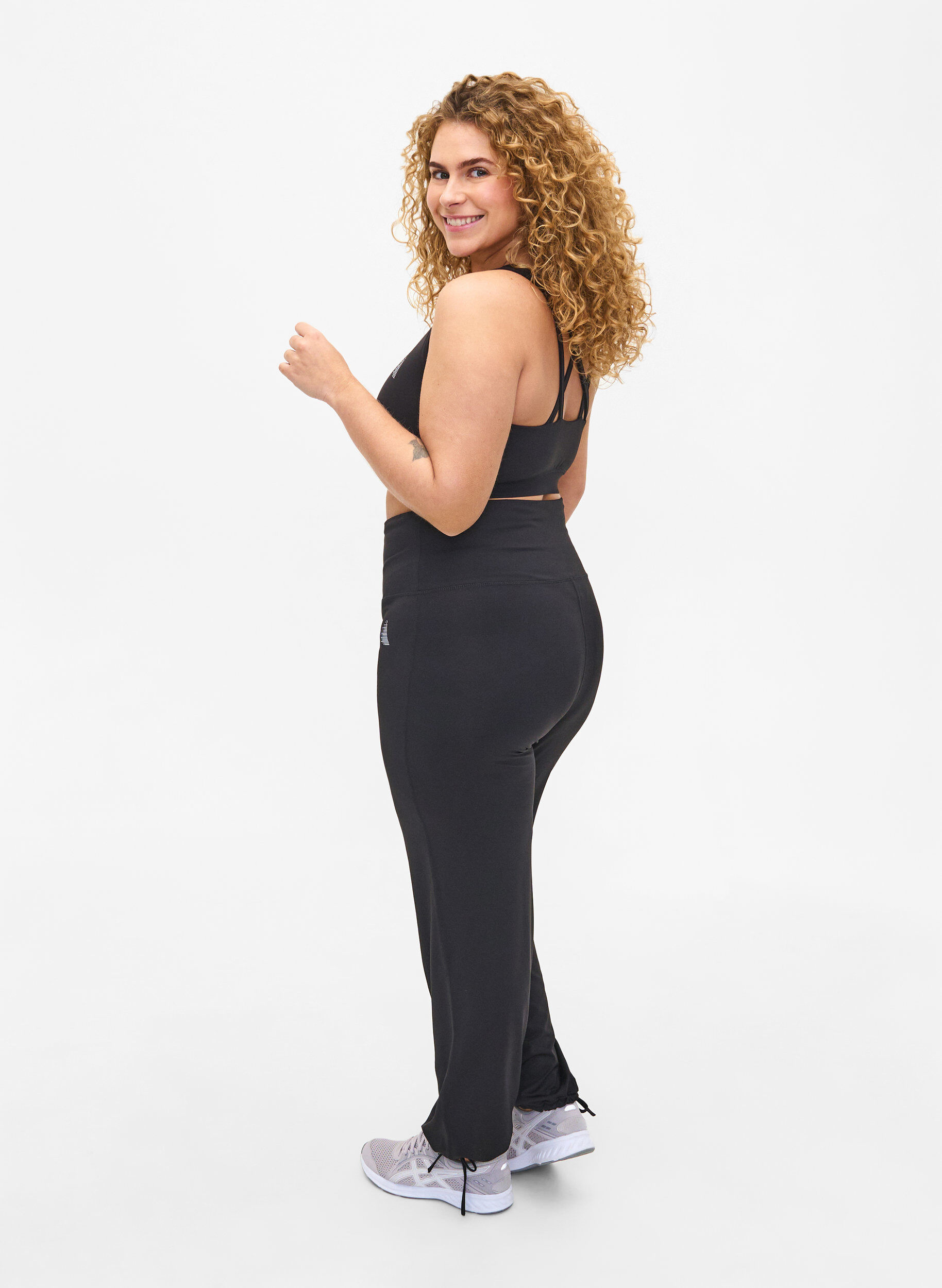 Zizzi L&oslash;stsittende joggebukse med sn&oslash;ring, Black, Model image number 1