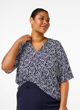 Zizzi Bluse med V-hals og blomstertrykk, White Blue Flower, Model image number 0
