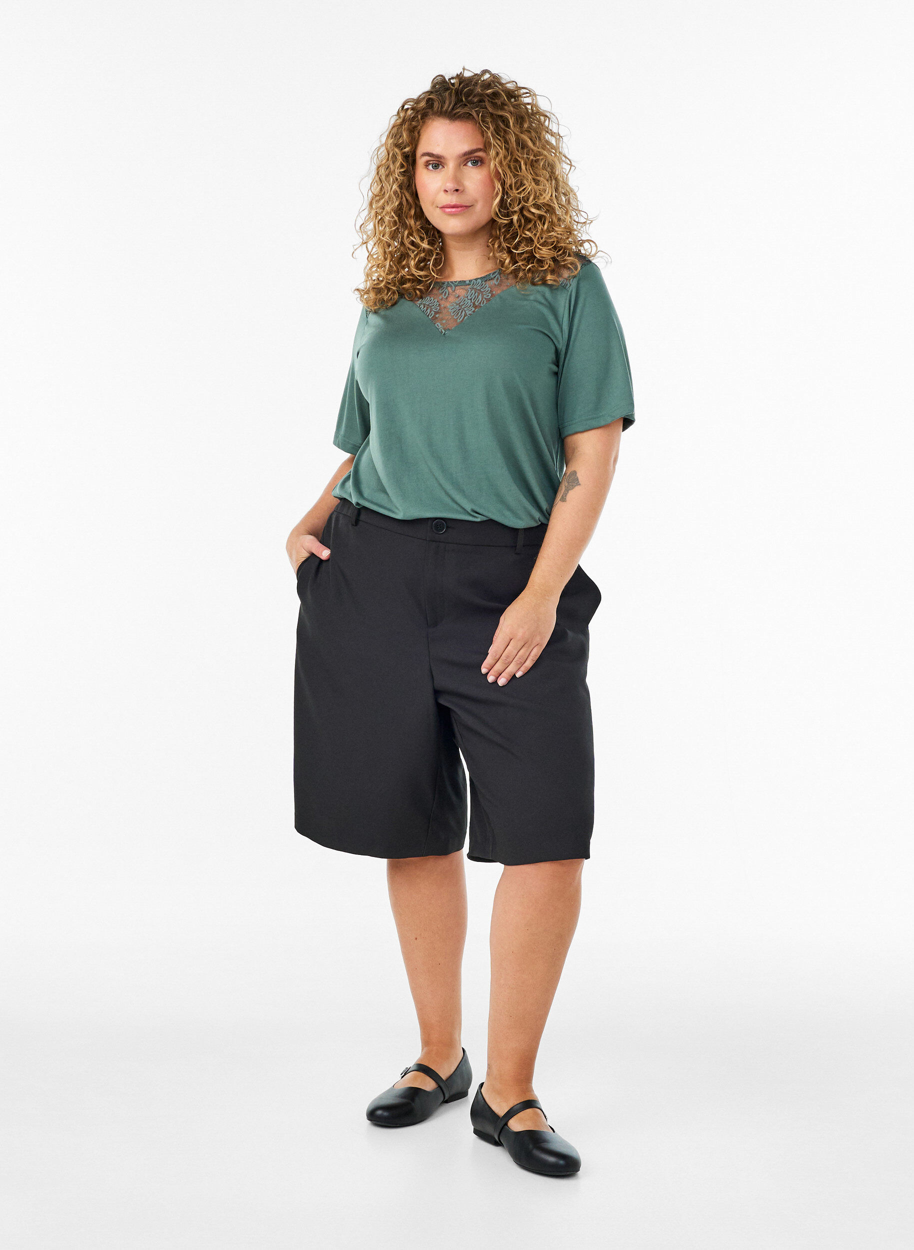 ZizziBluse med blondeinnsats og ballongermer, Gr&oslash;nn, Model image number 1