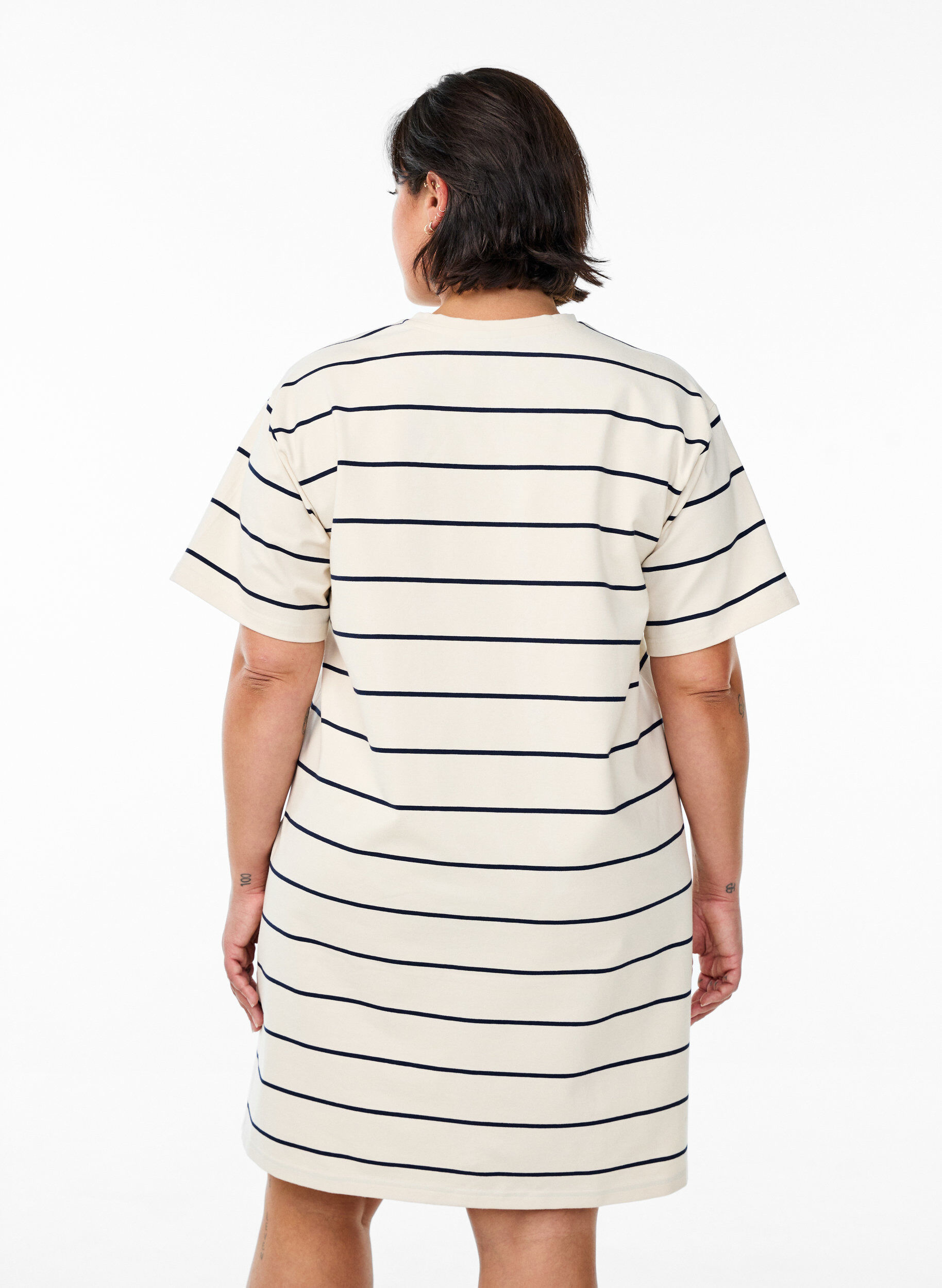Zizzi Kort jerseykjole med striper, Beige, Model image number 2