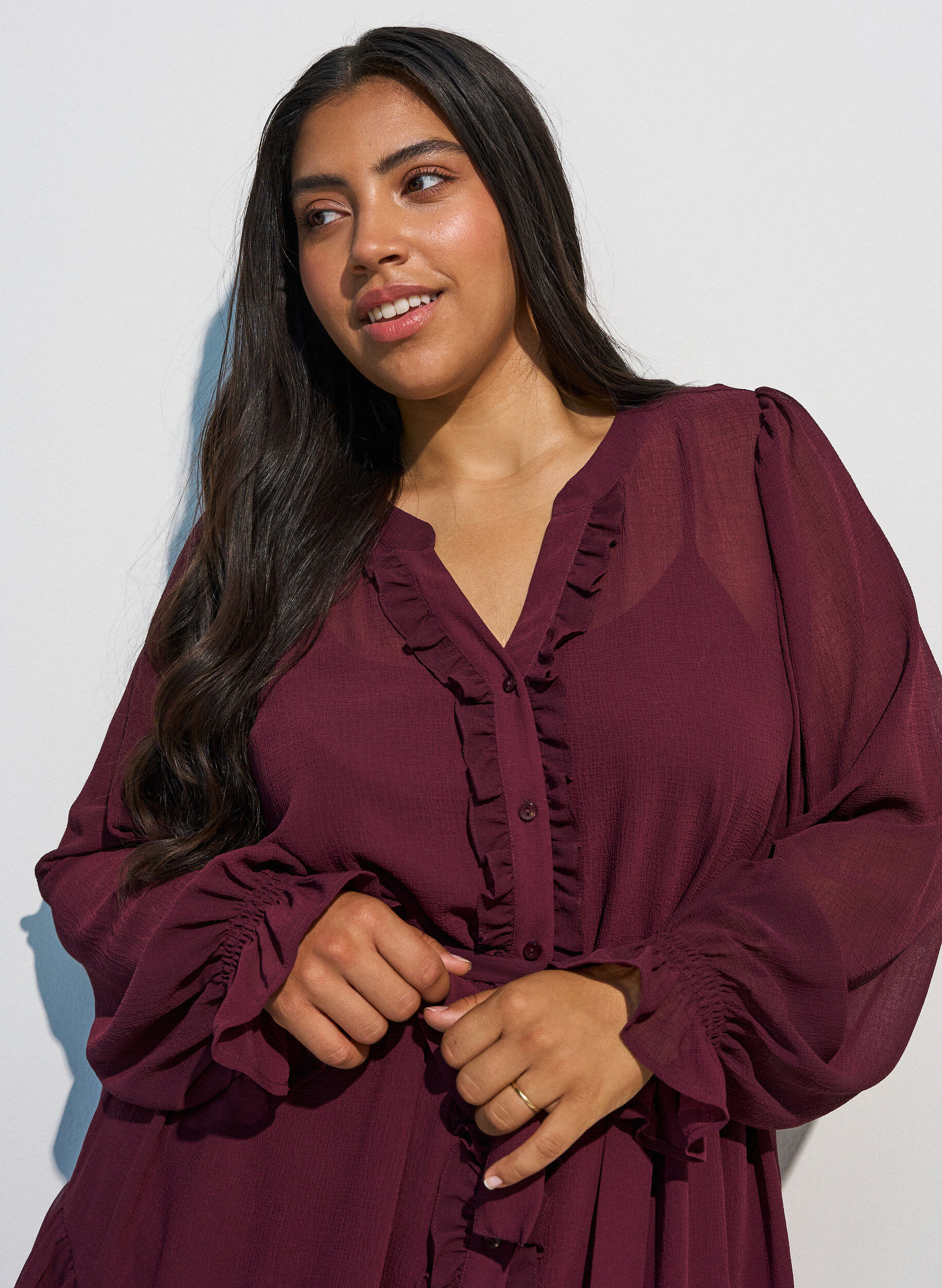 ZizziKjole i lett vevet stoff med rysjer og et knytebelte, R&oslash;d, Model image number 3