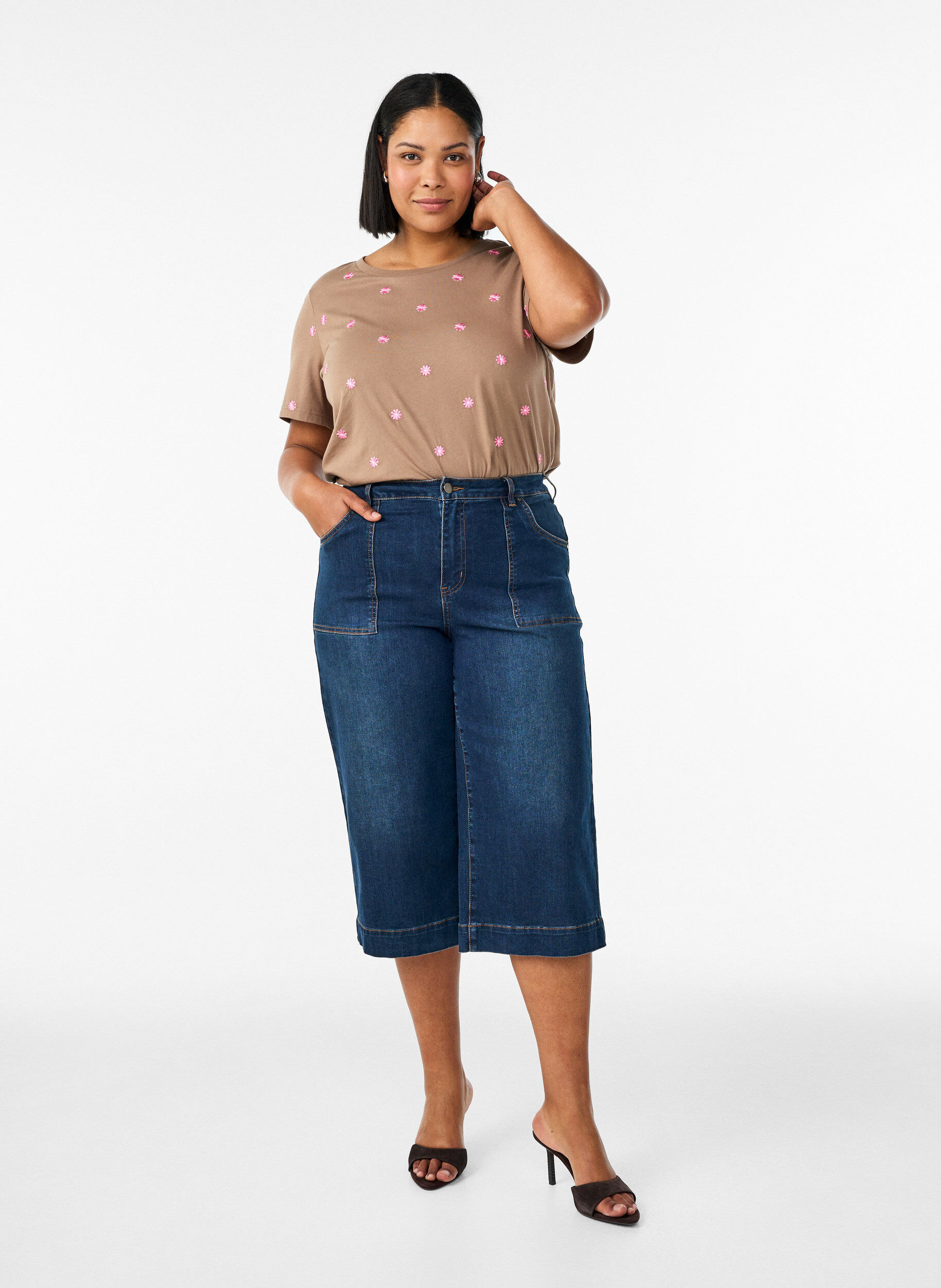 ZizziT-skjorte i &oslash;kologisk bomull med broderte motiv, Brun, Model image number 1