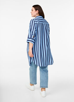 Zizzi Kort kjole med krage og brystlomme, Blå, Model image number 2