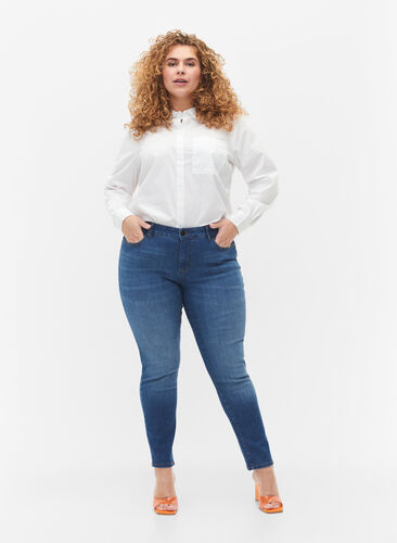 Emily jeans med vanlig liv og smal passform, Blue denim, Model image number 3