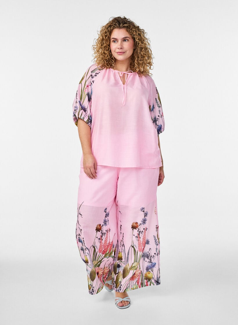 Bluse med knytedetalj og blomstrete ermer, Rosa, Model