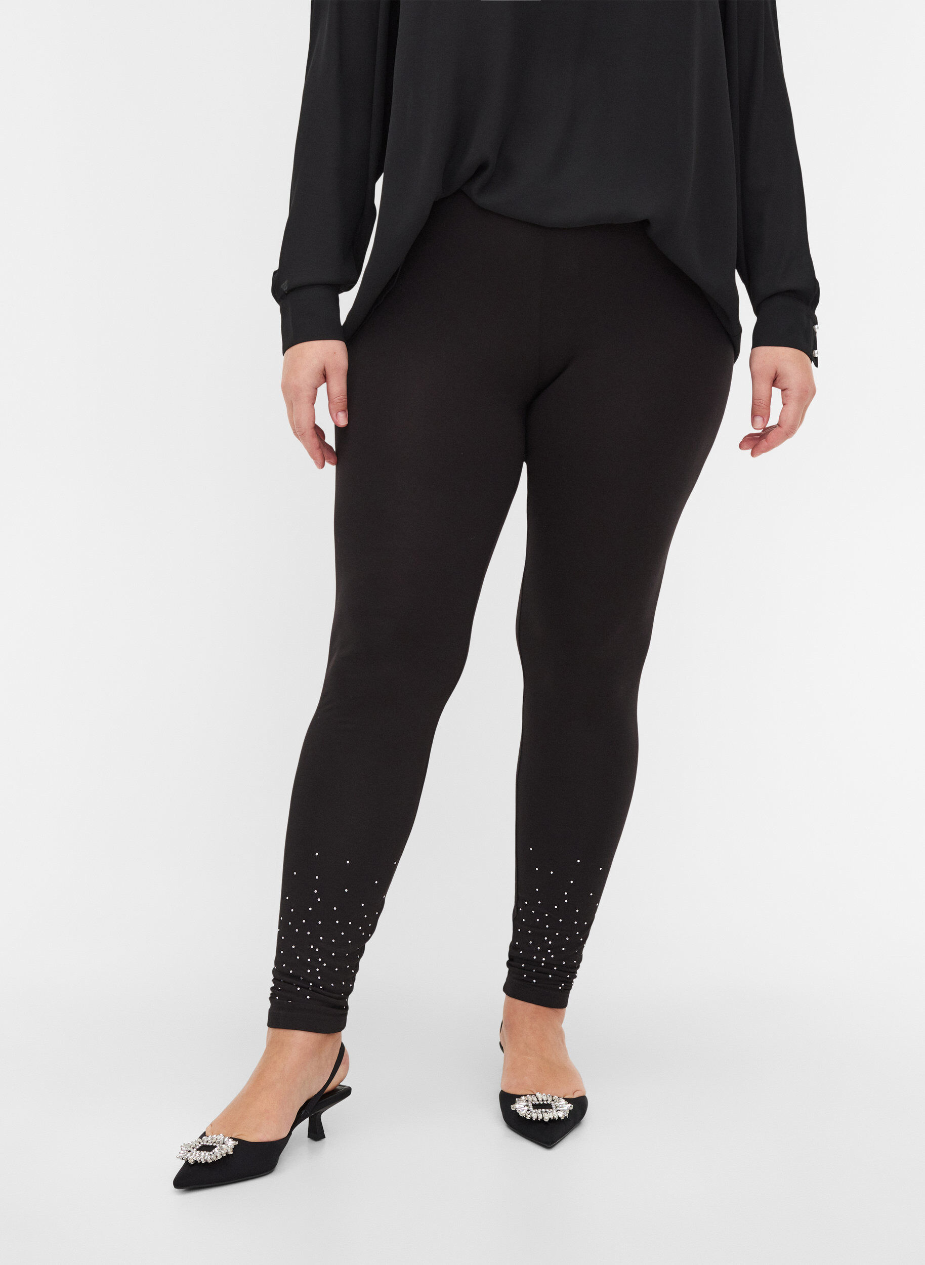Zizzi Leggings i en viskosemiks med dekorativ strass, Black, Model image number 2