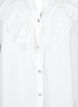 Skjortebluse i viskose med volanger, Bright White, Packshot image number 2