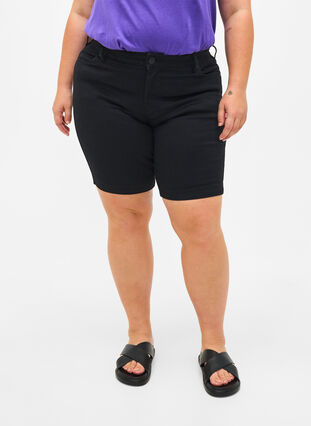 Slim fit Emily shorts med normal midje, Black solid, Model image number 2