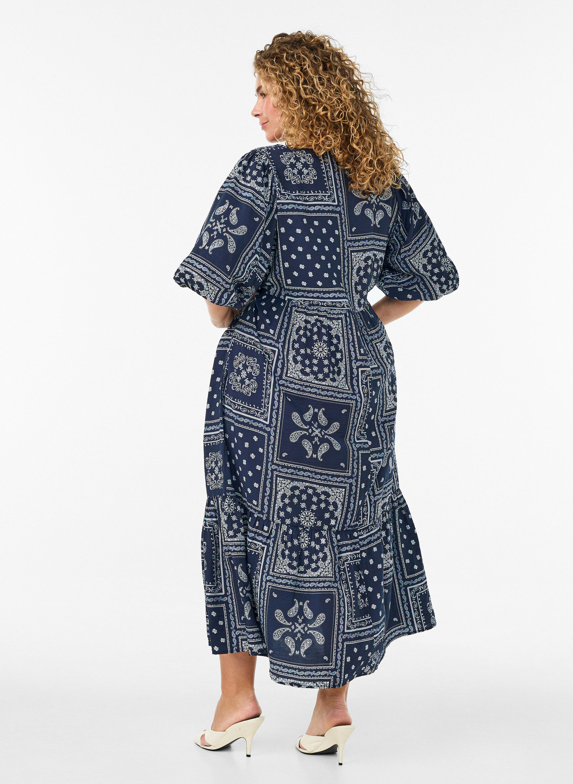 ZizziAnkellang kjole i viskose med paisley-trykk og korte ermer, Bl&aring;, Model image number 1
