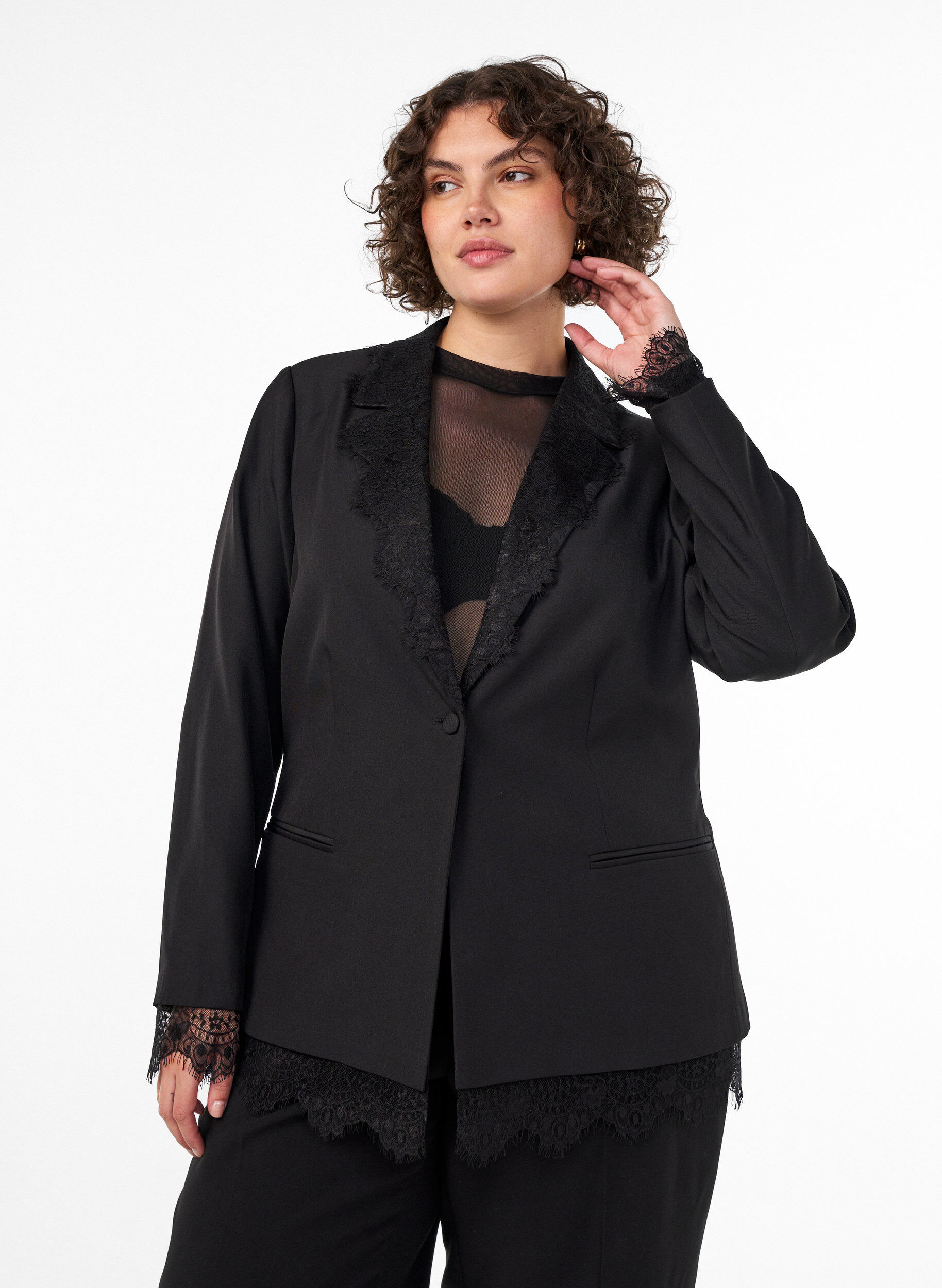 Blazer med blondedetaljer, Svart, Model