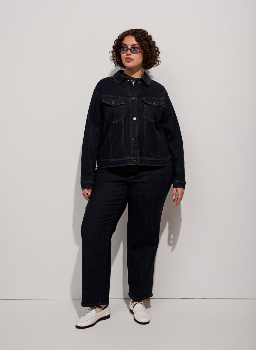 Klassisk denimjakke med kontrasts&oslash;mmer, Bl&aring;, Model