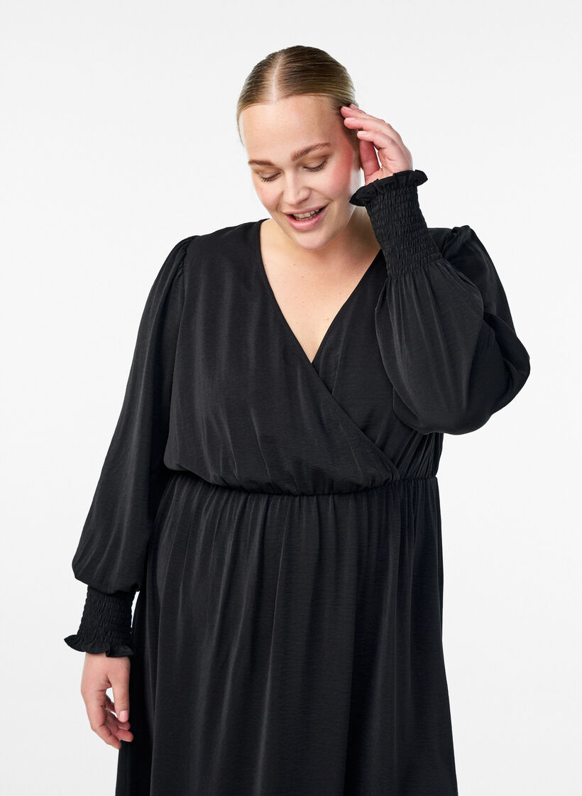 Midikjole med omslagslook og smock-ermer, Svart, Model image number 2