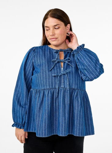 Zizzi Stripete denimbluse med knyting foran, Blå, Model image number 0