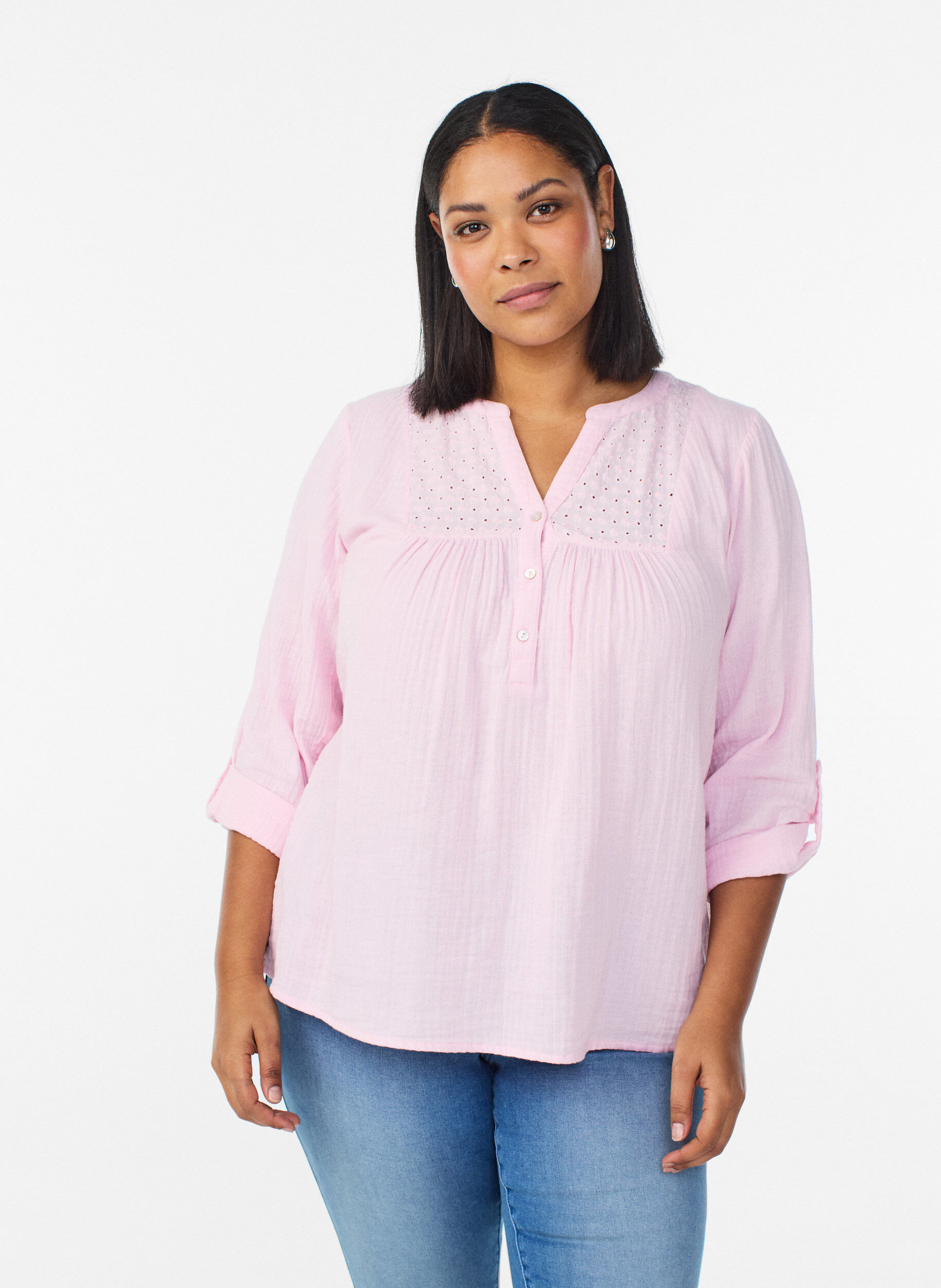 Bluse i bomullsmuslin med broderie anglaise, Rosa, Model