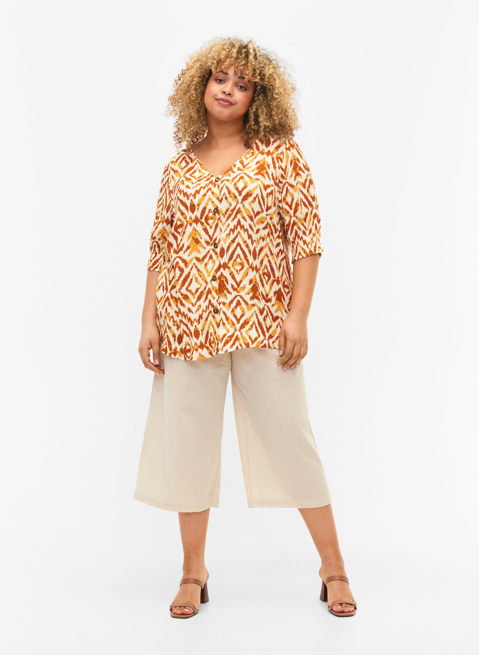 ZizziBluse i viskoe med knapper, Amber Green Tribe, Model image number 2