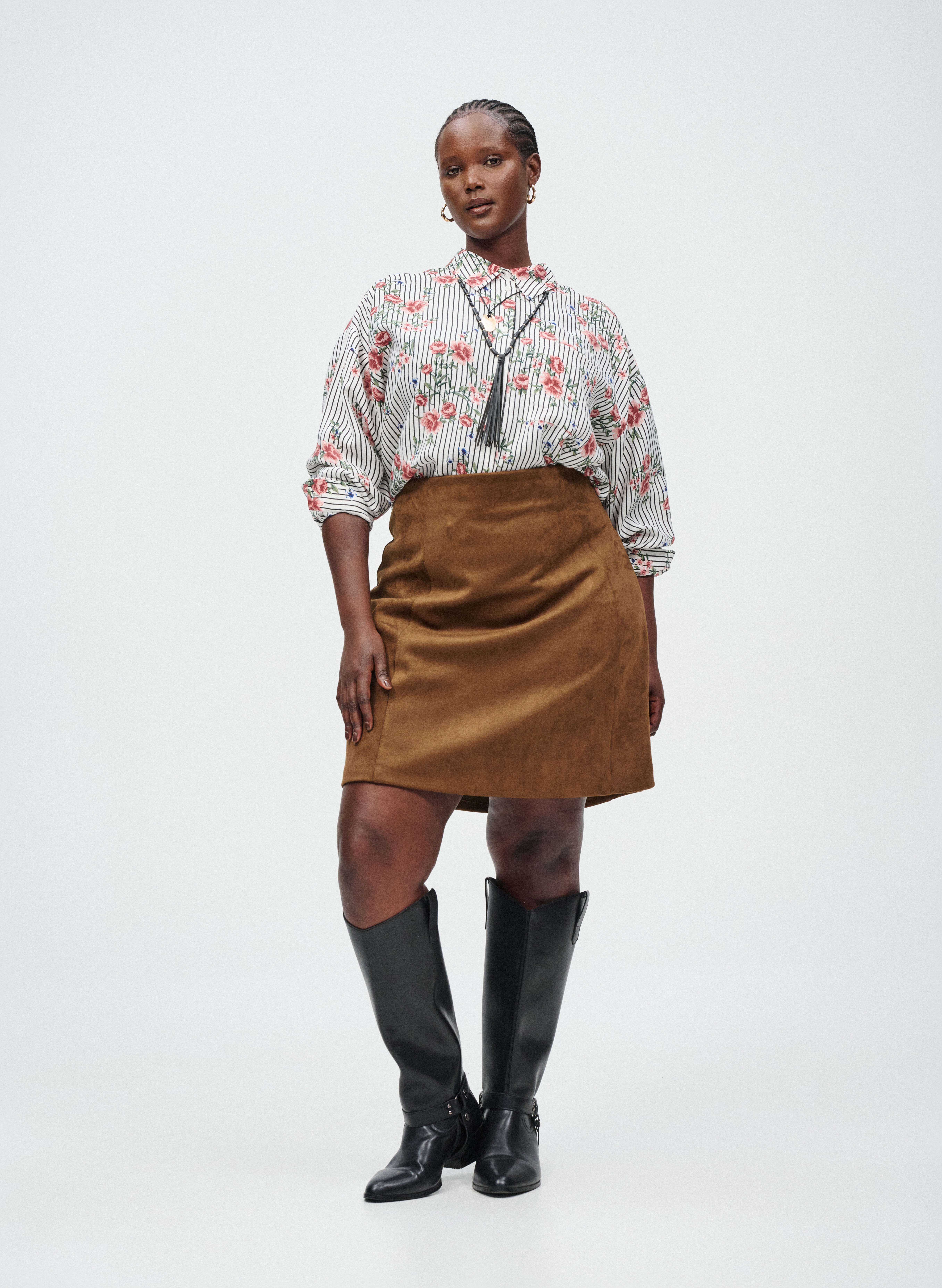 Skjorte med blomstertrykk, , Model