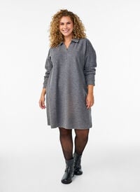 Knelang jerseykjole med V-hals og krage, Grå Knelang jerseykjole med V-hals og krage, Grå, Model