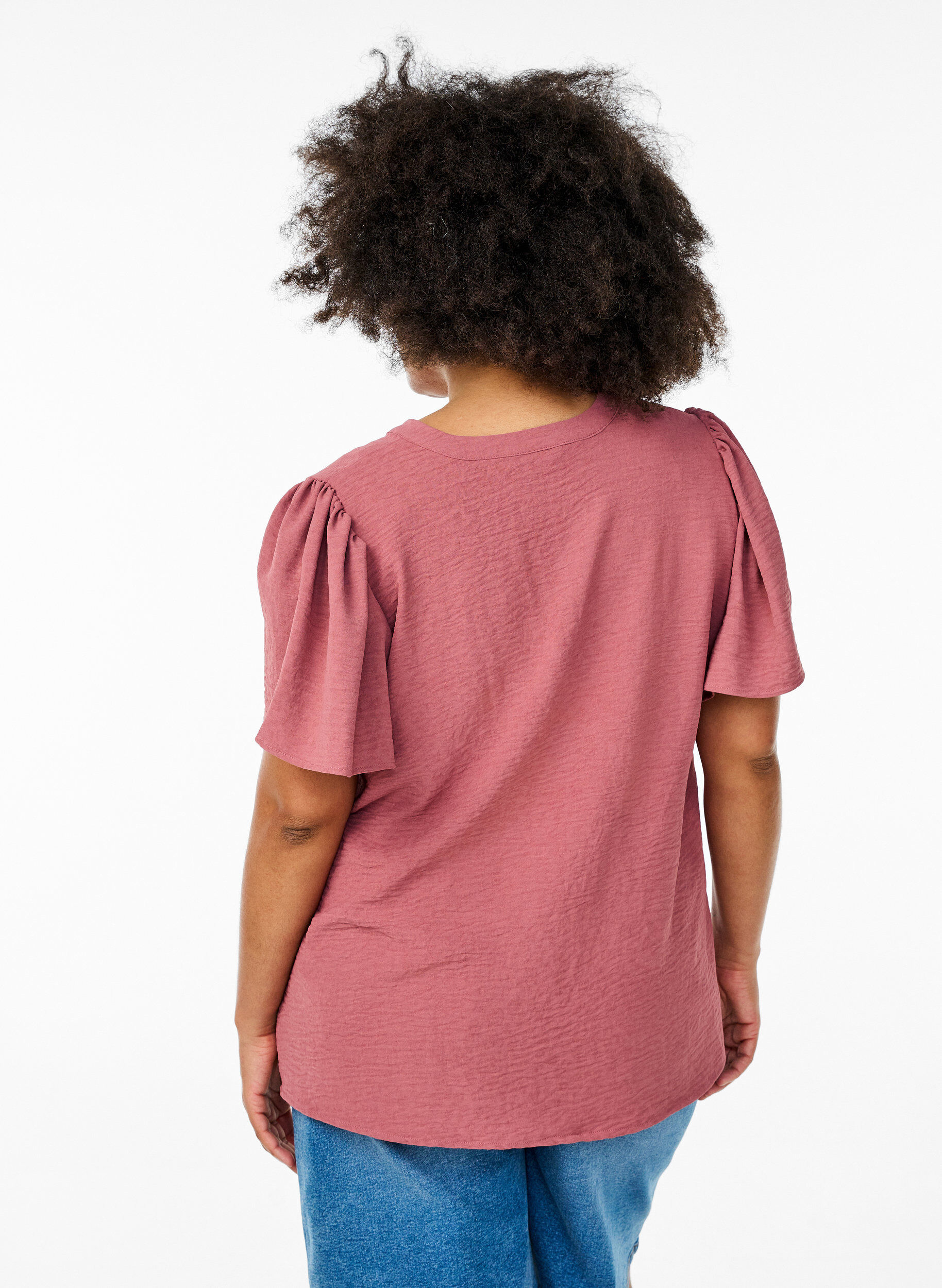 Zizzi Bluse med korte volangermer og V-hals, Rosa, Model image number 2