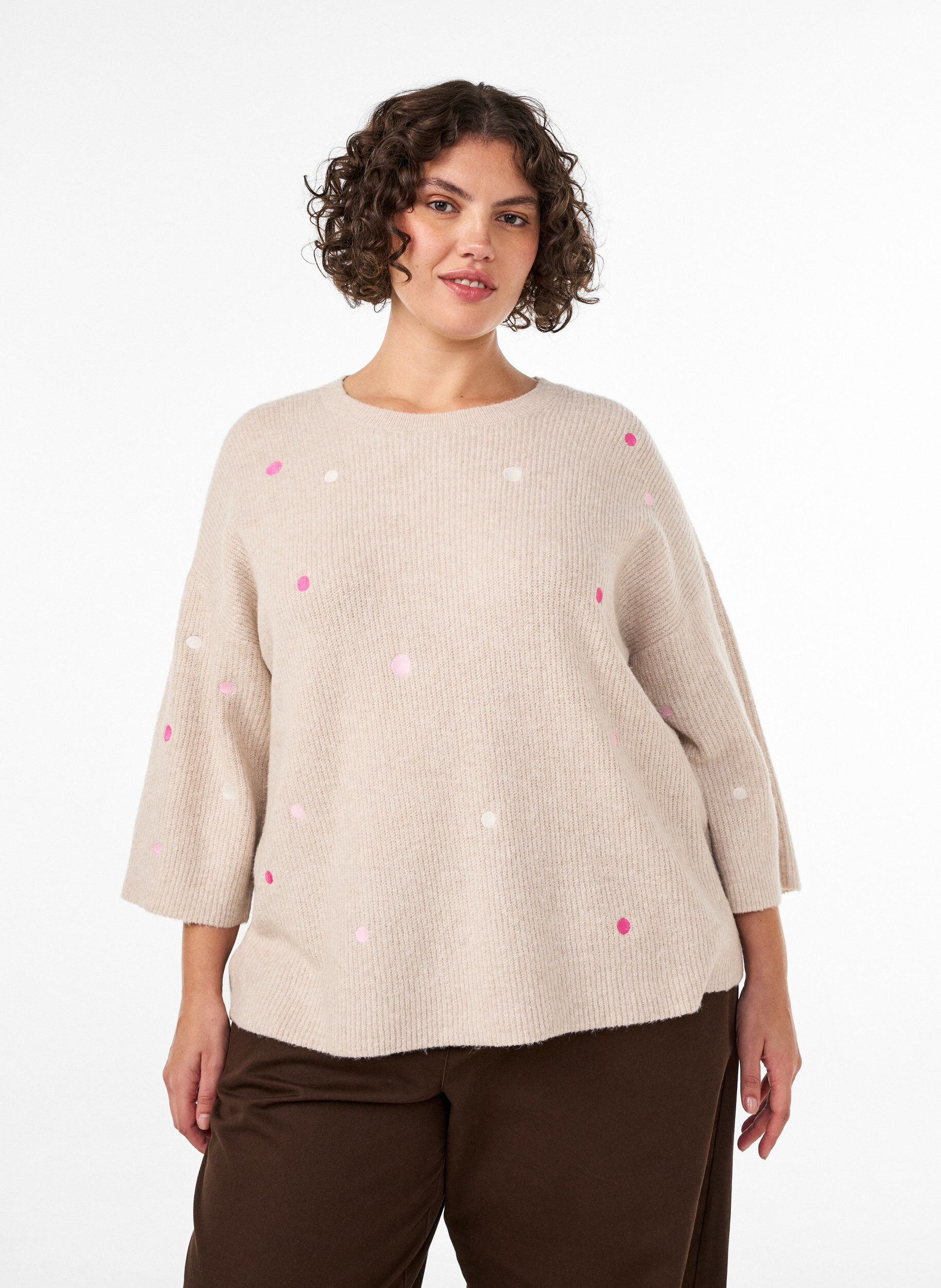 Strikkebluse med sm&aring; broderte motiver, Beige, Model