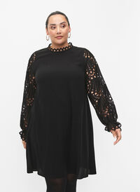 Kjole i viskose med crochet ermer, Black, Model