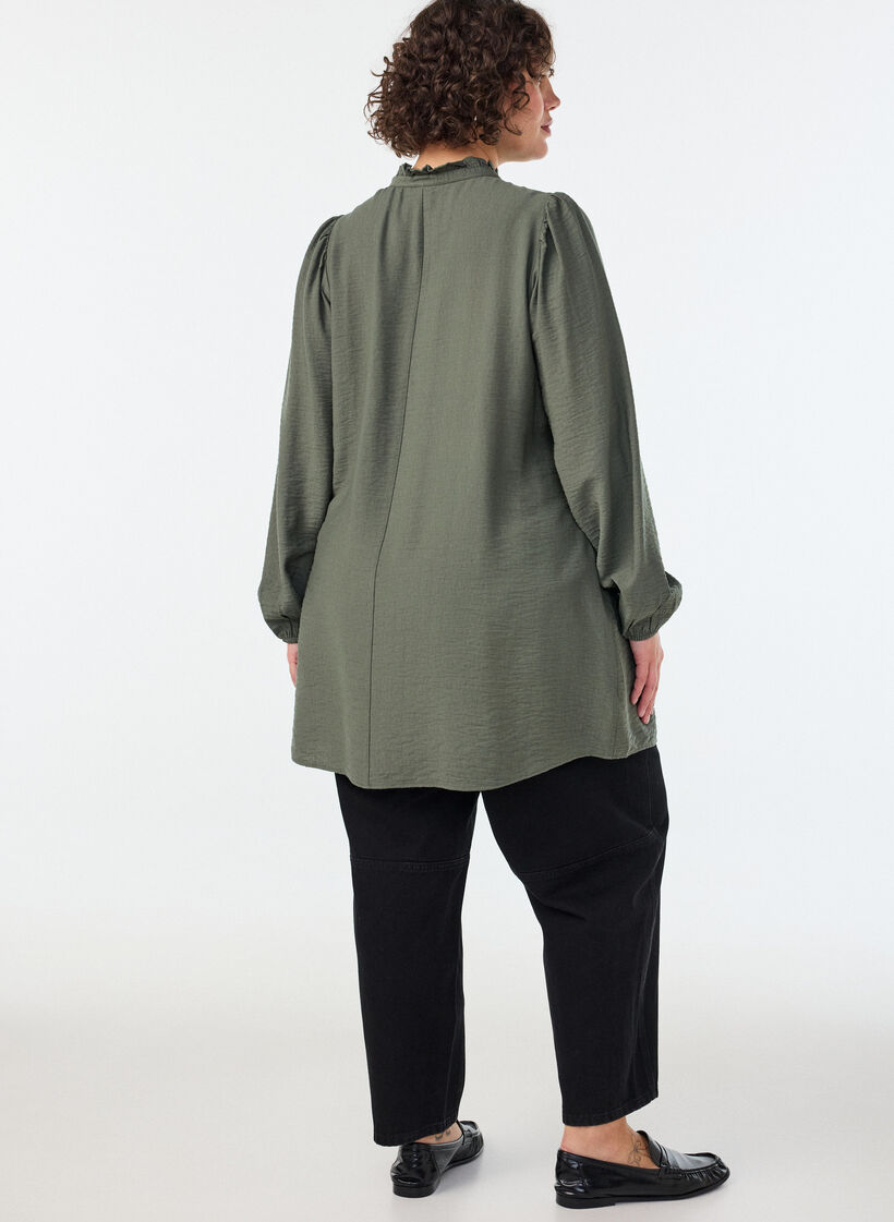 Viskosetunika med volanger og knapper, Gr&oslash;nn, Model image number 2
