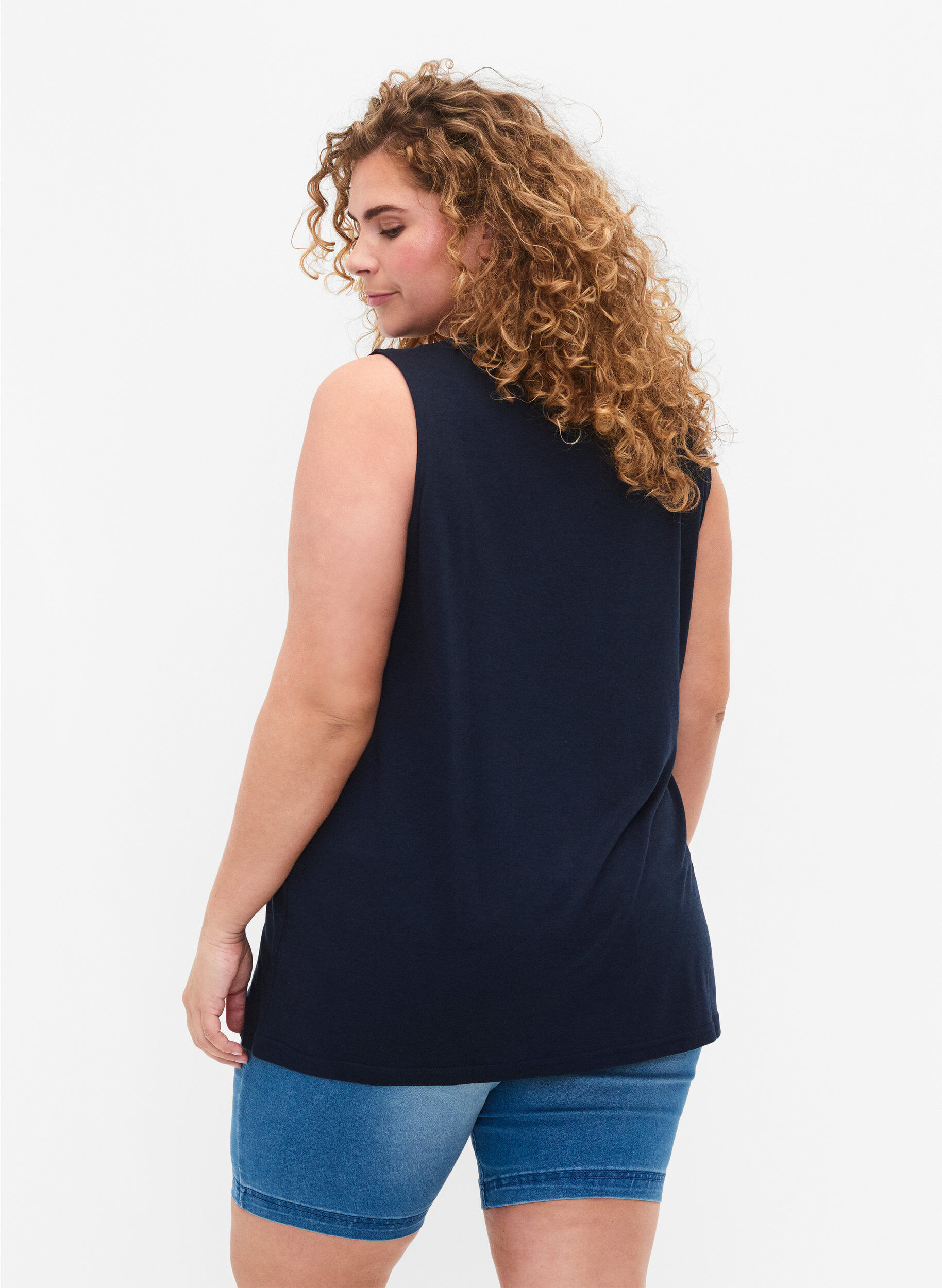 Zizzi Ermel&oslash;s topp med blonder, Total Eclipse, Model image number 1