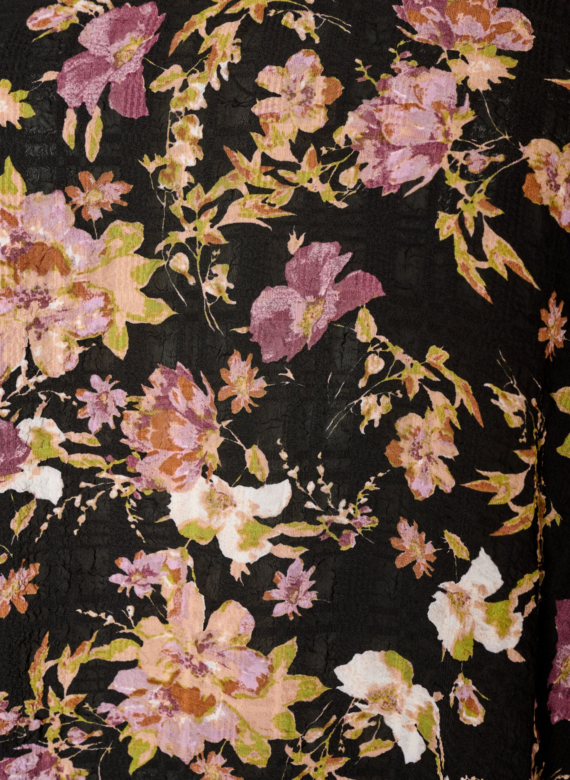 ZizziBluse med blomstertrykk og rysjedetaljer, Svart, Packshot image number 2