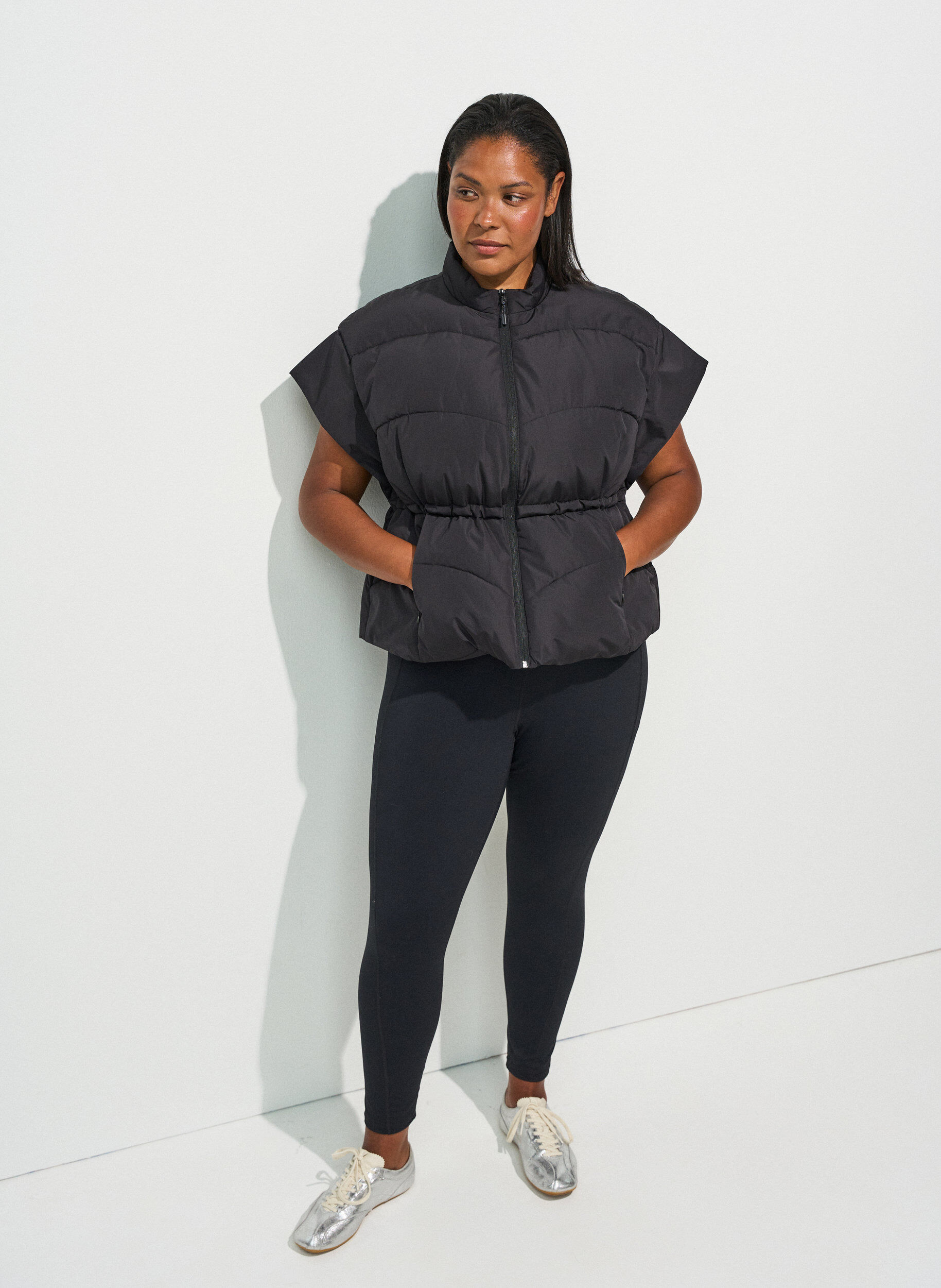 ZizziPuffer vest med justerbar midje, Svart, Model image number 1