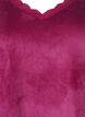 Velourbluse med v-hals, Boysenberry, Packshot image number 2