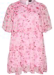 Kort kjole i chiffonlook med blomsterprint og volanger, Rosa