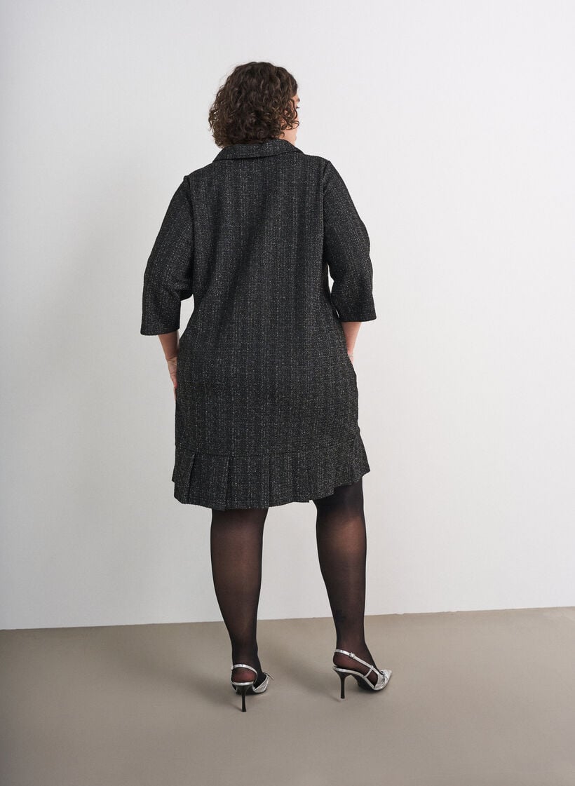 Kort boucl&eacute; kjole med dekorative knapper, Svart, Model image number 2