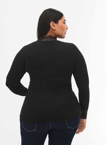 Ribbestrikket viskosebluse med blonder, Black, Model image number 1