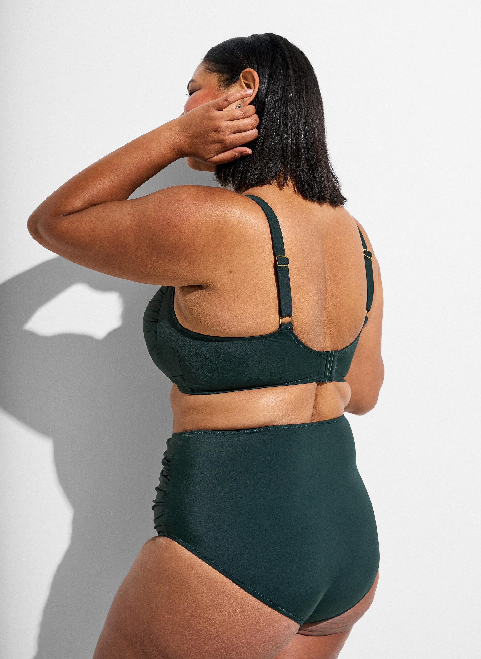 Zizzi H&oslash;ytlivs-bikinitruse med drapering, Gr&oslash;nn, Model image number 1
