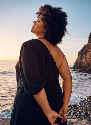 Zizzi One-shoulder kjole av viskose, Svart, Image image number 1