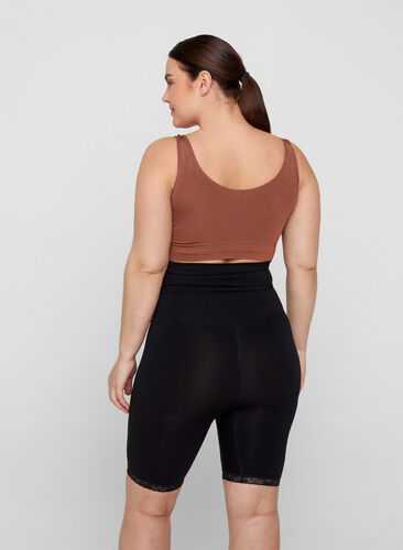 Shapewear shorts med høyt liv og blondekant, Black, Model image number 1