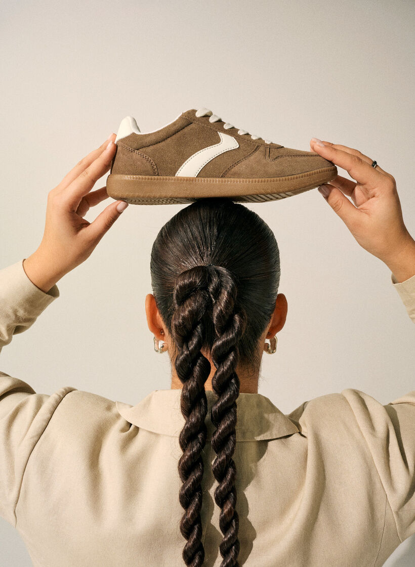 Imiterte semsket skinnsneakers, Brun, Image