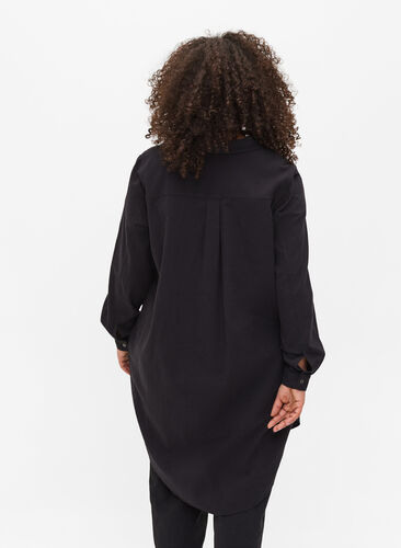 Lang bomullsskjorte med brystlommer, Black, Model image number 1
