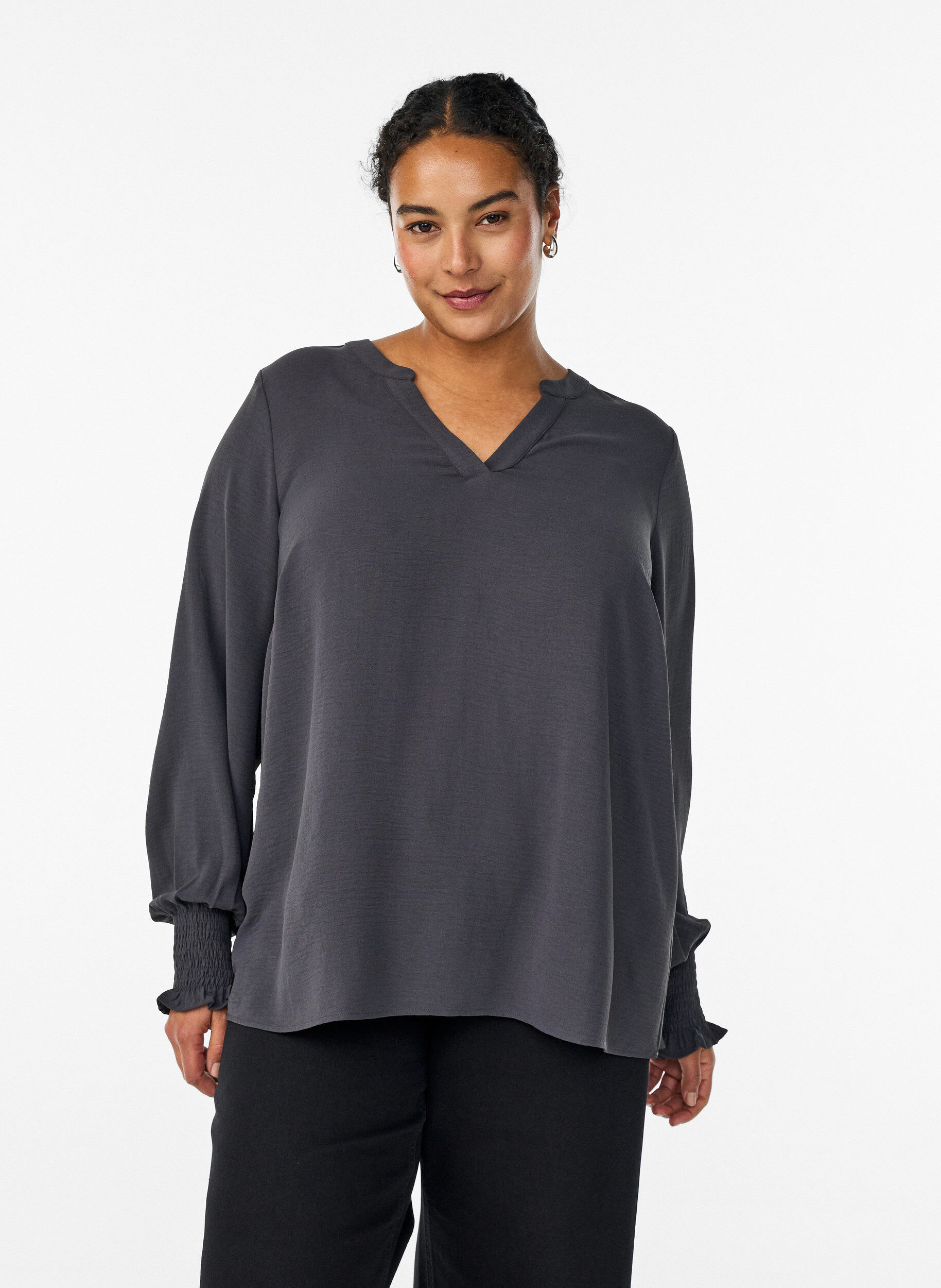 Bluse med smockmansjetter og V-hals, Gr&aring;, Model
