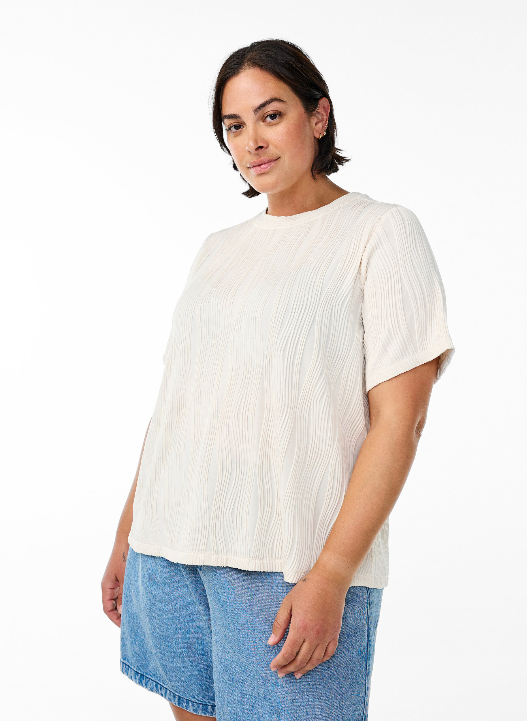 Bluse med korte ermer og b&oslash;lget tekstur, Beige, Model