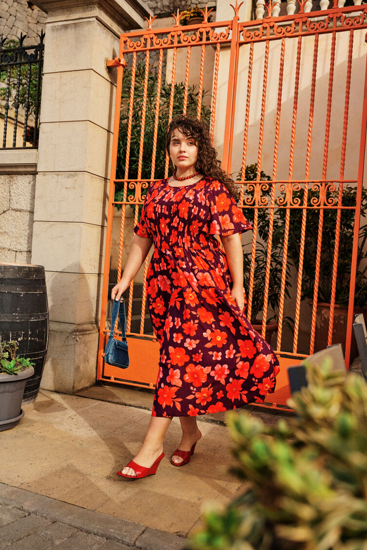 Blomstrende eleganse i r&oslash;dt, , Model