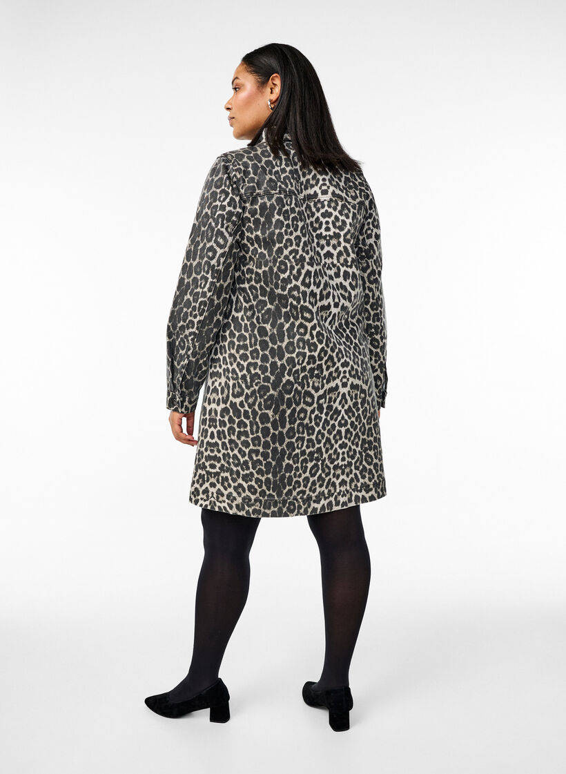 Langermet dongerikjole med leopardtrykk, Leo AOP, Model image number 1