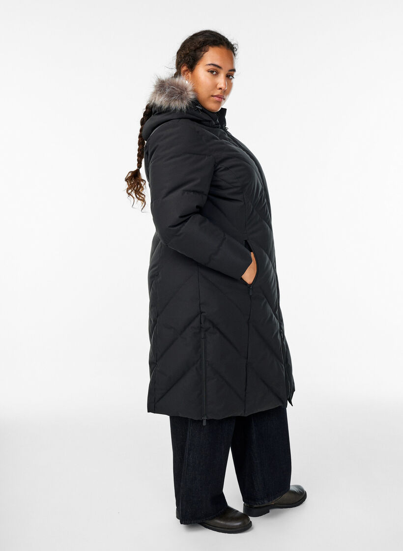 Lang vinterk&aring;pe med kroklukking og en imitert pelskrage, Svart, Model image number 1