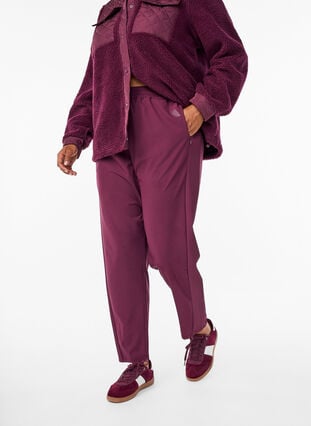 Zizzi Lett treningsbukse med lommer, Grape Wine, Model image number 2