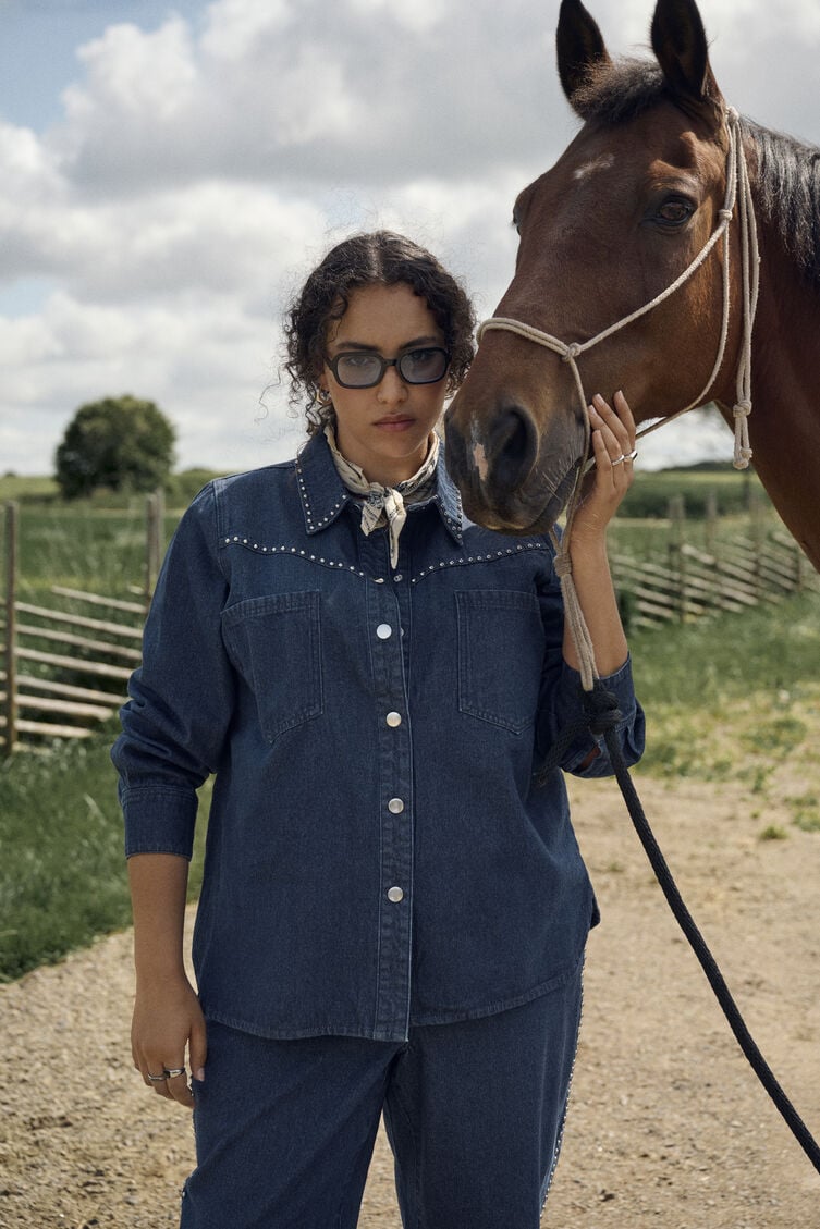 Matchende denimsett, , Model