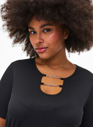 Ribbestrikket bluse med kjededetaljer, Black, Model image number 2
